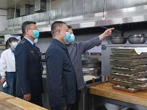 盧劍平帶隊開展“五一”期間市場監(jiān)管領(lǐng)域安全檢查，筑牢食品藥品與特種設(shè)備安全防線